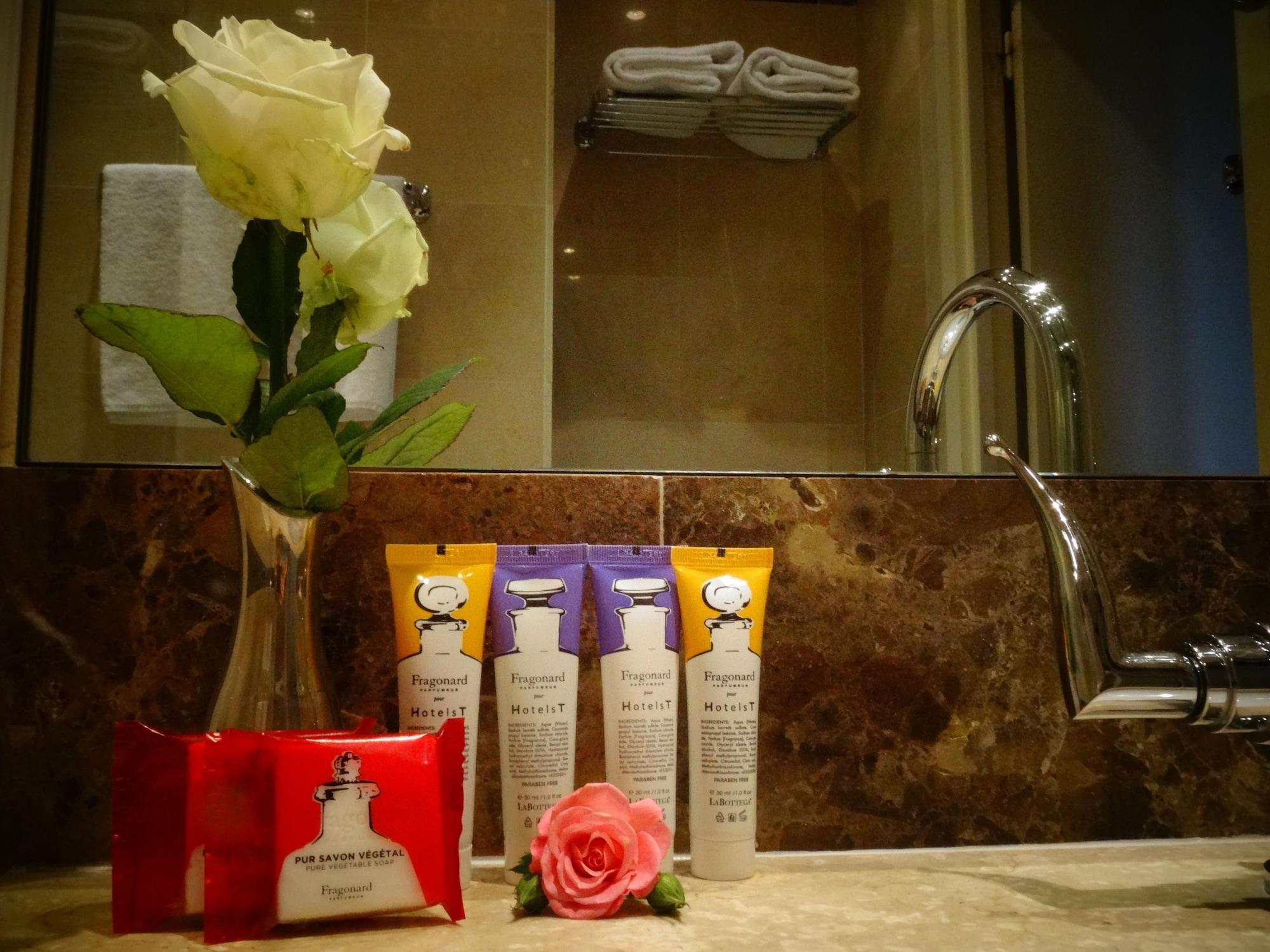 Hotel Du Prince De Conti Париж Екстериор снимка